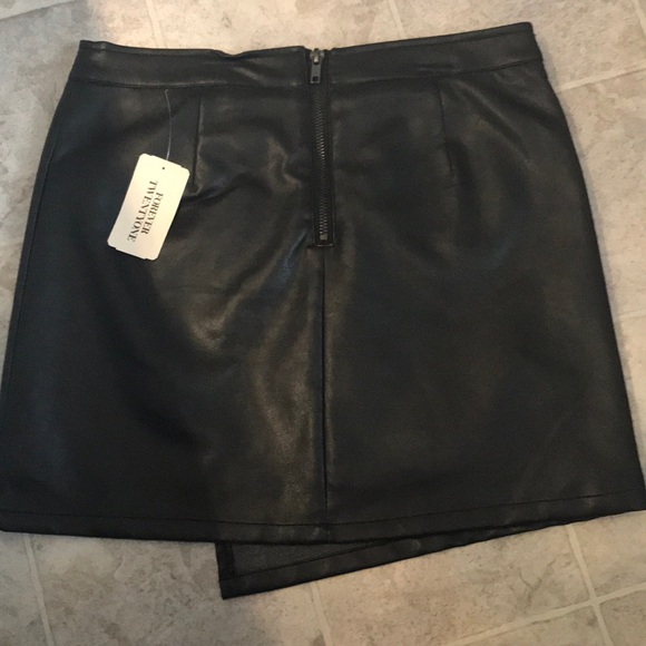 😎🥰3 for 20! Faux leather skirt - Picture 3 of 5